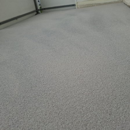 Grauer Bodenbelag in Garage, Nahaufnahme