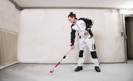 ISOTEC-Kellerbodensanierung Schritt 2 Versiegelung des Bodens