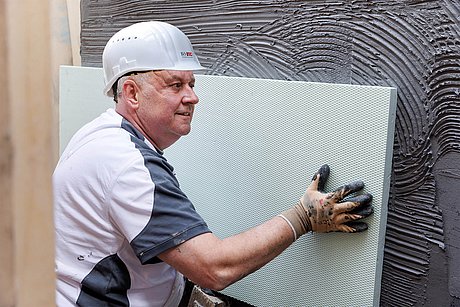 After the ISOTEC-VAS or ISOTEC-Kombiflex waterproofing has dried through, thermal panels are applied.