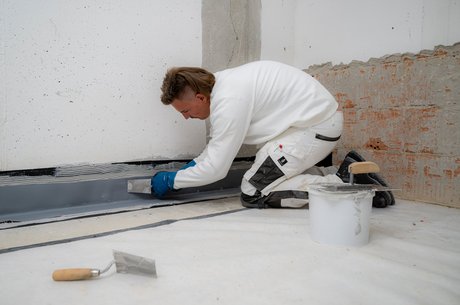 Spezieller Flexbandkleber sorgt für einen perfekten Halt des Flexbandsystems