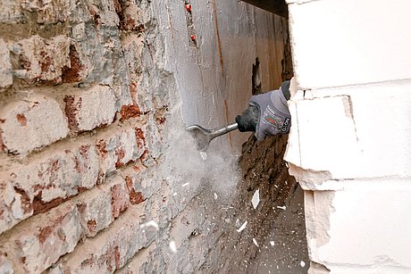 Removal of the salts harmful to the building as preparation