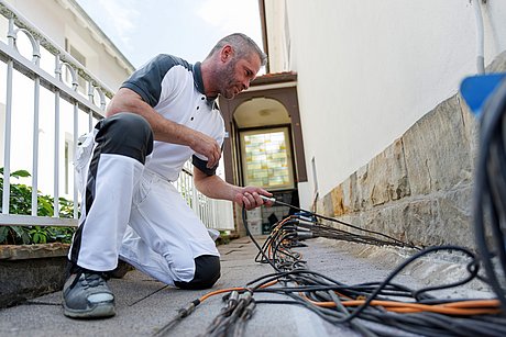 Controlled drying out of damp walls