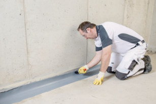 Eine erfolgreiche Sanierung von Risse im Mauerwerk schützt die Innenräume vor eindringender Feuchtigkeit